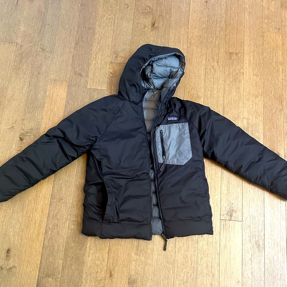 Boys hooded Patagonia reversible down jacket